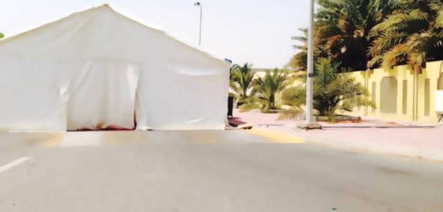 "إحدى خيام الأفراح تسد طريقاً ـــ البيان"