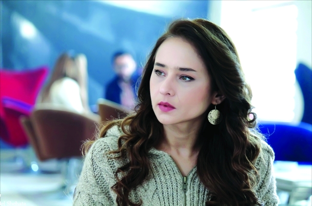 "■ نيللي كريم في مسلسل تحت السيطرة"
