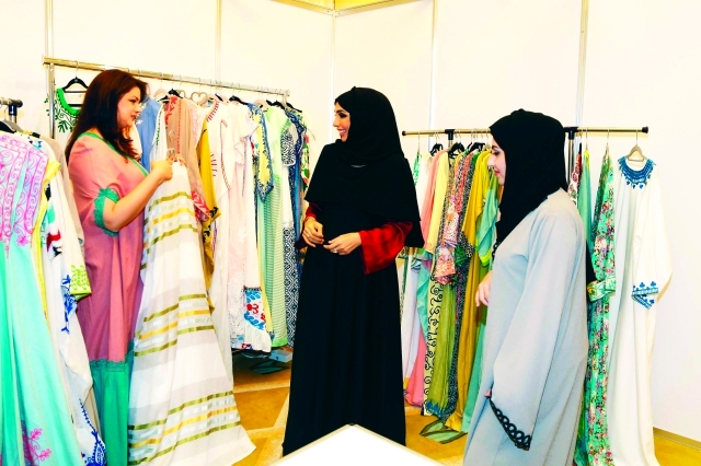 "■ جولة في أجنحة البازار الرمضاني في نادي زعبيل"