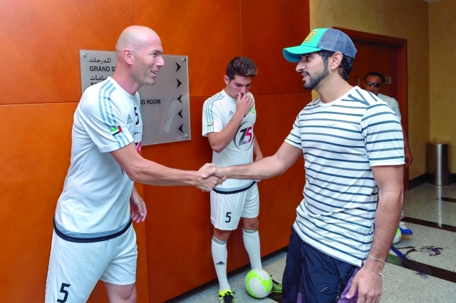 "حمدان بن محمد يرحب بالنجم الفرنسي زين الدين زيدان تصوير- علي عيسى"