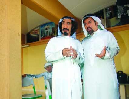 "■ جمعة علي وعبدالله زيد في مشهد من المسلسل | من المصدر"
