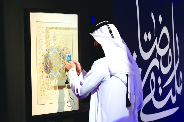 "■ إبداعات نوعية اشتمل عليها المعرض المصاحب نالت اهتماماً كبيراً | تصوير: موهان"