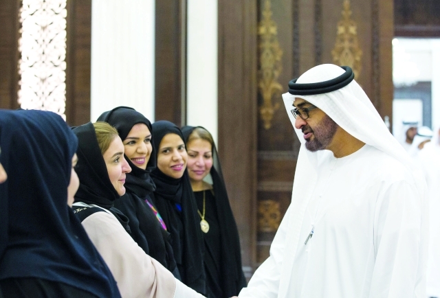 "وعدد من القانونيات"
