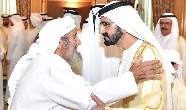 "محمد بن راشد يتقبل تهاني العيد بحضور حمدان بن راشد ــ تصوير: محمد هشام"