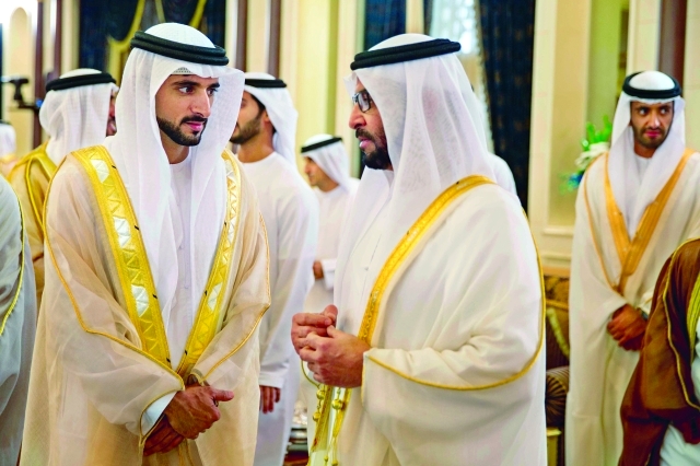 "Ⅶ حمدان بن محمد وحمدان بن زايد يتبادلان التهاني"