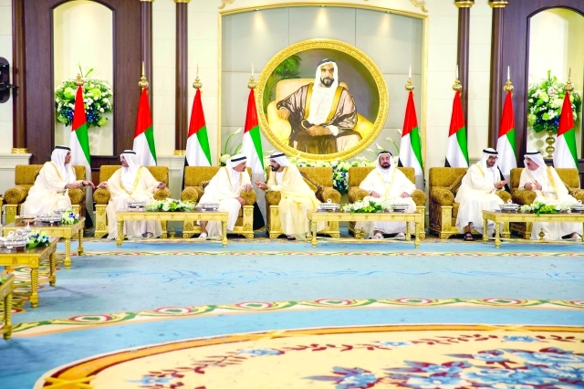 "Ⅶ محمد بن راشد ومحمد بن زايد وسلطان القاسمي وحميد النعيمي وحمد الشرقي وسعود المعلا وسعود القاسمي | تصوير: خليفة اليوسف"