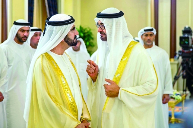 "Ⅶ محمد بن راشد ومحمد بن زايد يتبادلان الحديث"