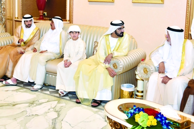 "■ محمد بن راشد في حديث مع محمد عبيد الله بحضور حمدان بن محمد وحمدان بن راشد ومحمد بن منصور بن زايد | تصوير: محمد هشام"