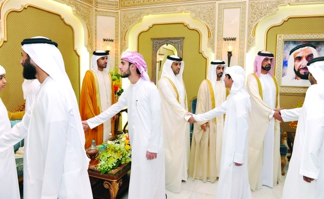 "■ عمار وأحمد وعبد العزيز وراشد بن حميد يستقبلون المهنئين"