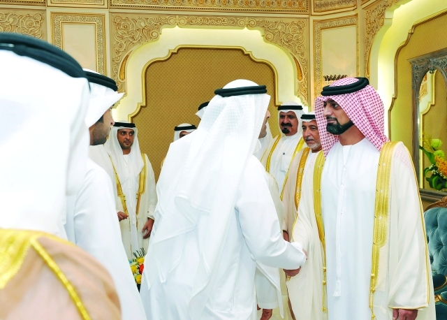 "■ ولي عهد عجمان مصافحاً المهنئين"