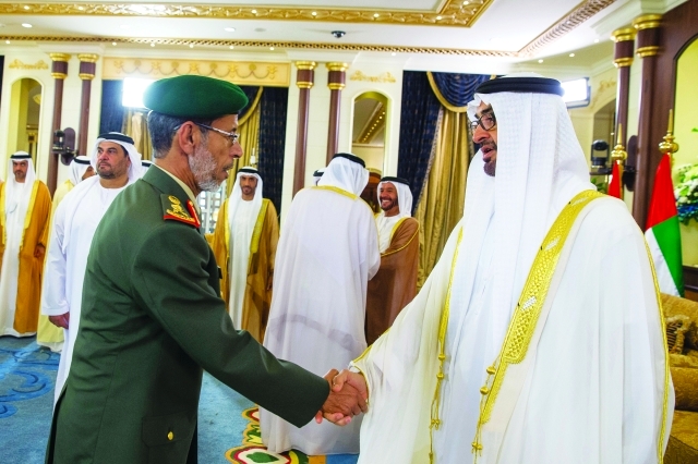 "■ محمد بن زايد يتقبل التهاني من حمد الرميثي"