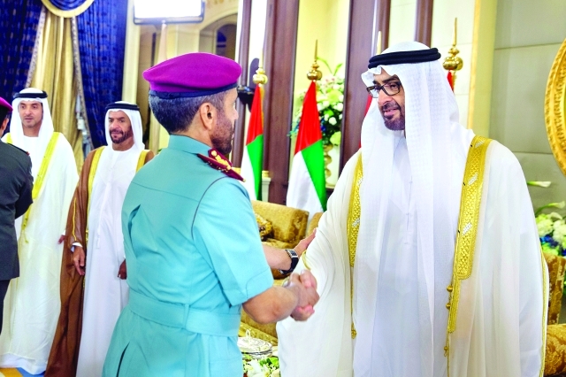 "■ ولي عهد أبوظبي يتقبل تهاني خليفة الخييلي"