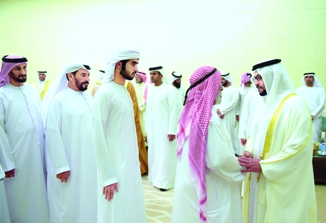 "■ ممثل حاكم أبوظبي في المنطقة الغربية مستقبلاً المهنئين"