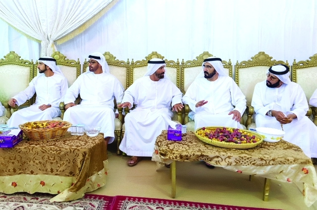 "■ محمد بن راشد ومحمد بن زايد وحمدان بن محمد وطحنون بن محمد يقدمون واجب العزاء لسرحان الكعبي | تصوير: علي عيسى"