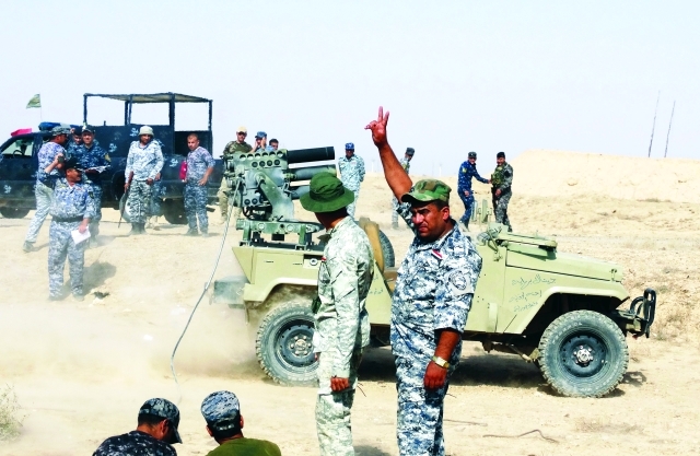 "■ القوات الأمنية مدعومة من الحشد والعشائر تقصف ضواحي الرمادي | أ.ب"