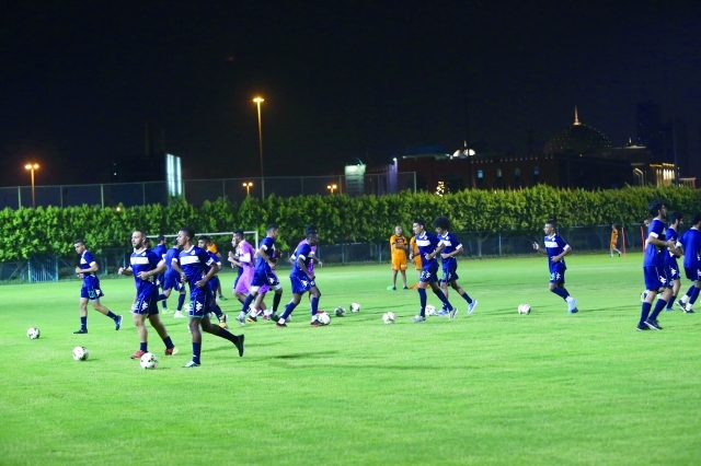 "■ جانب من تدريبات الشباب في دبي | البيان"