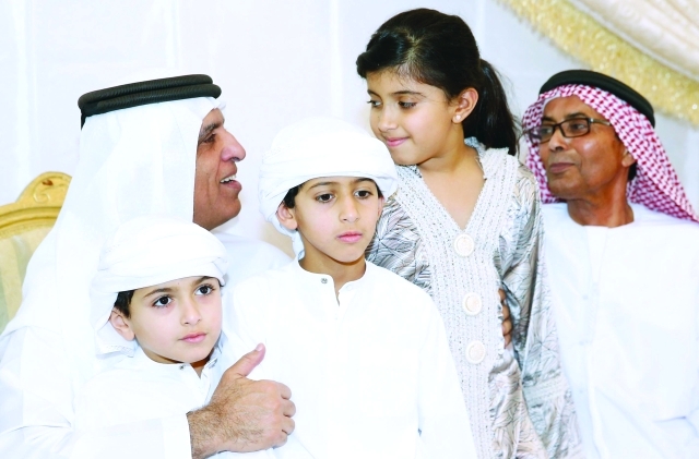 "■ وسموه محتضناً أبناء الفقيد"