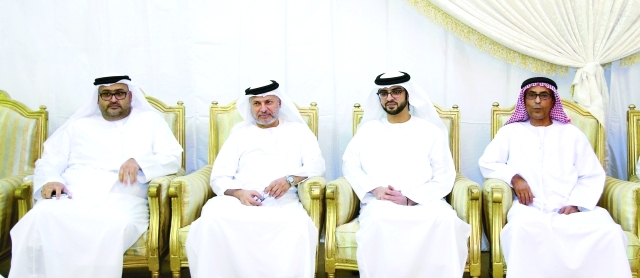 "■ أنور قرقاش وسلطان بن حمدان بن زايد خلال العزاء | وام"