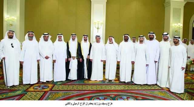 "■ هزاع بن زايد ونهيان بن مبارك والعريسان وذووهما وعدد من الحضور | وام"