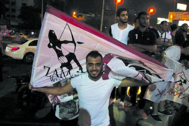 "■ مشجع زملكاوي يحتفل باللقب"