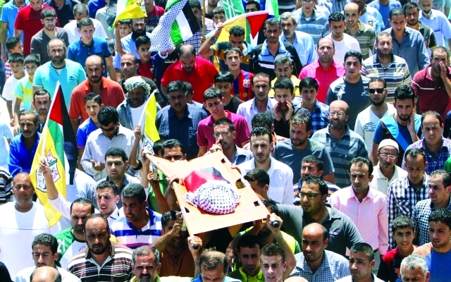 "جنازة تشييع الطفل علي دوابشة في دوما | رويترز"