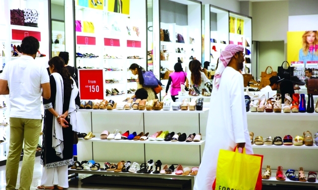 " المتسوقون على موعد مع أفضل العروض | البيان"