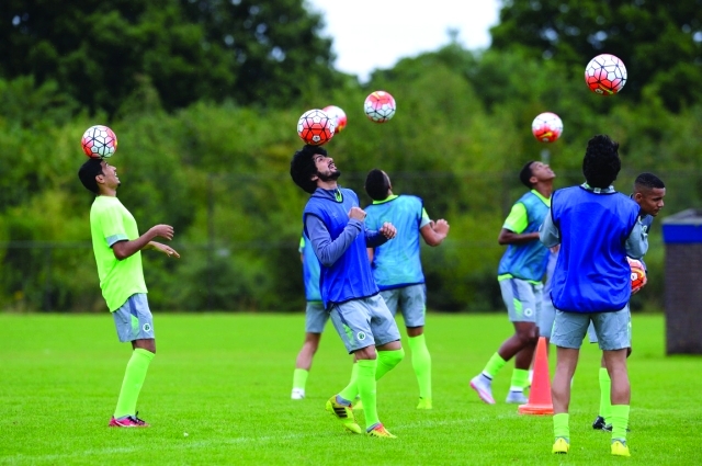 "■ جانب من تدريبات الشباب في معسكره الهولندي | البيان"