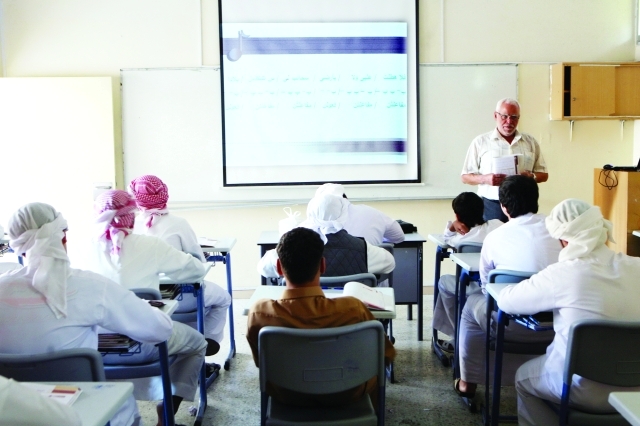"■ توفير بيئة تعليمية متميزة للمعلم تنعكس إيجاباً على عطائه  |  أرشيفية"