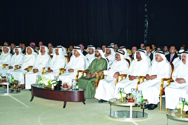 "محمد بن راشد يطلق المشروع بحضور احمد بن سعيد ومصبح الفتان ومحمد العلي ومحمد القمزي واحمد الطاير ومطر الطاير وسعيد الطاير وخميس المزينة ومحمد النابودة وعلي لوتاه وخالد بخيت |"