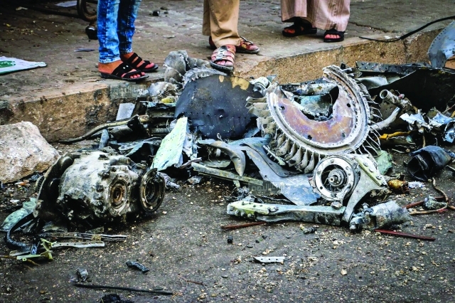 "■ حطام الطائرة العسكرية | أ.ف.ب"