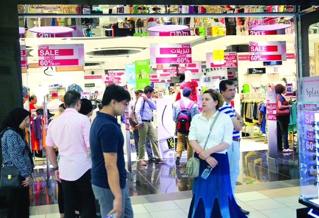 " ازدحام المراكز بالمتسوقين خلال الحدث | البيان"