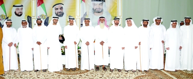 "أحمد بن طحنون والعريس ووالده ووالد العروس وعدد من الحضور"