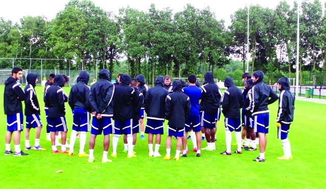 "■ بانيد يتحدث للاعبي الظفرة | البيان"