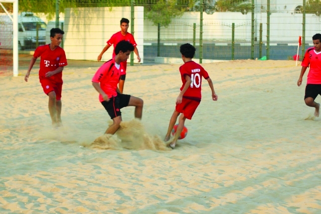 "■ جانب من منافسات بطولة القدم في دورة «فرجان» | البيان"