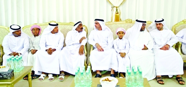 "سيف بن زايد يقدم واجب العزاء لأسرة الحمادي | وام"