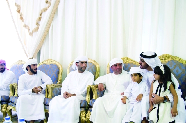 "محمد بن زايد يقدم تعازيه لذوي الشهيد خالد الشحي | وام"