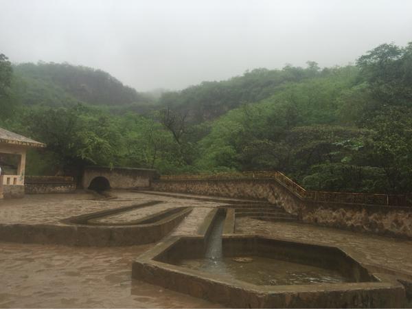 "عين طبرق .. سلطنة عمان"