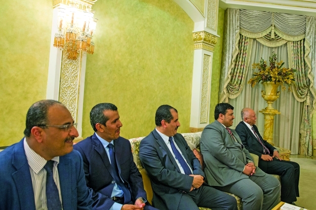 "■ رياض ياسين وجانب من الوفد اليمني خلال اللقاء"