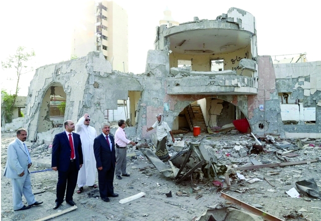 "■ وفد إغاثي بحريني يتفقد الدمار الذي خلفه الحوثيون في عدن | بنا"
