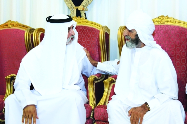 "■ نهيان بن مبارك يعزي والد الشهيد البلوشي"