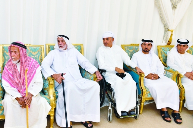"■ سلطان السبوسي والمعزون وأقارب الفقيد"