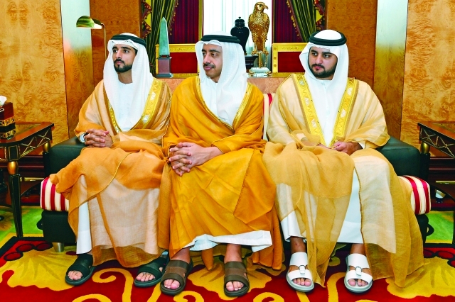 "■ حمدان ومكتوم بن محمد وعبدالله بن زايد"