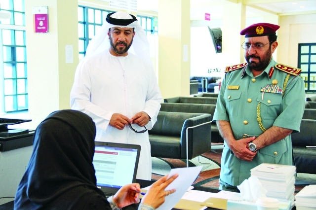 "■ خلال زيارة اللجنة مقر التسجيل للانتخابات في رأس الخيمة | البيان"