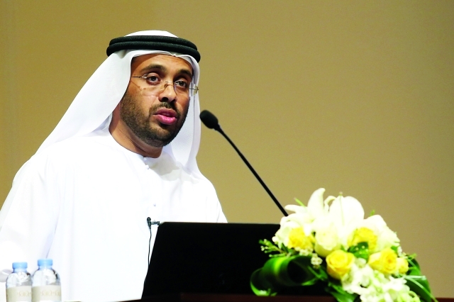 "■ محمد بطي الشامسي خلال المحاضرة  |  تصوير: عماد علاءالدين"
