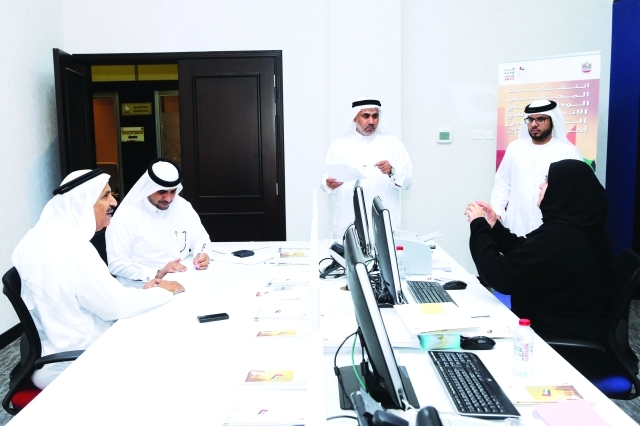 "■ سيف عبدالله بن يوخه يقدم أوراق شقيقه خلفان | البيان"