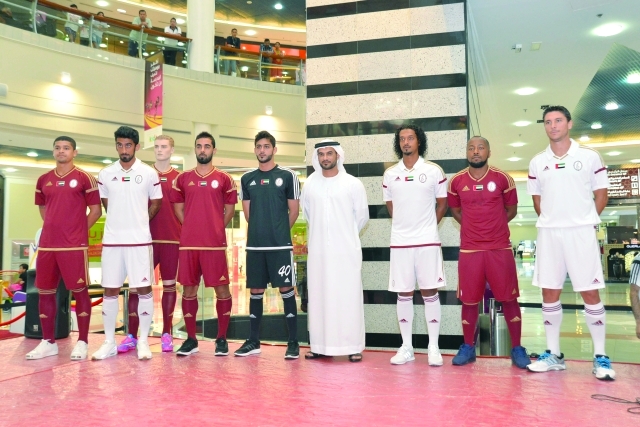 "■ لاعبوا الوحدة يستعرضون الزي الجديد للفريق | البيان"