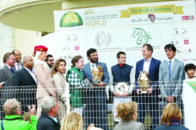 "■ خلال تتويج الفارسة باجي فولر بكأس \"أم الإمارات\""