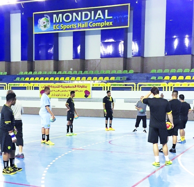 "■ جانب من تدريبات الوصل بمعسكره في مصر |  البيان"