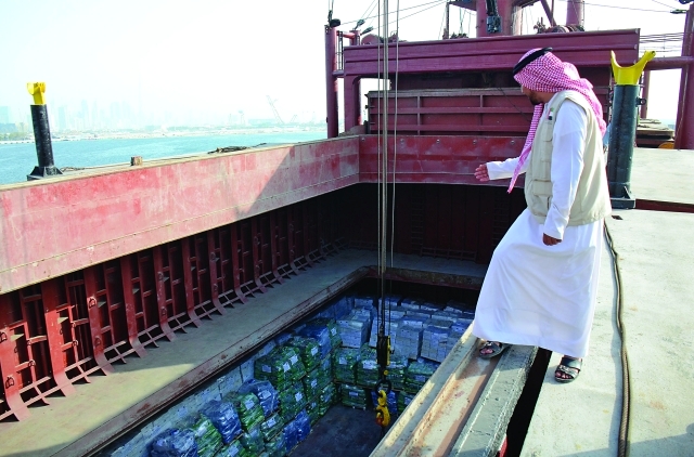 "الباخرة محملة بمواد الإغاثة"