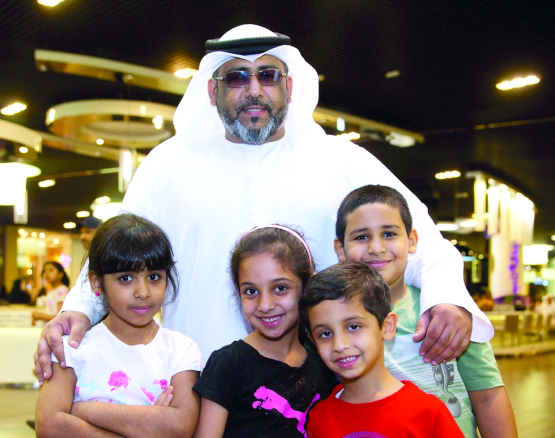 "■ أحمد محمد عبد الله برفقة أسرته  |  البيان"